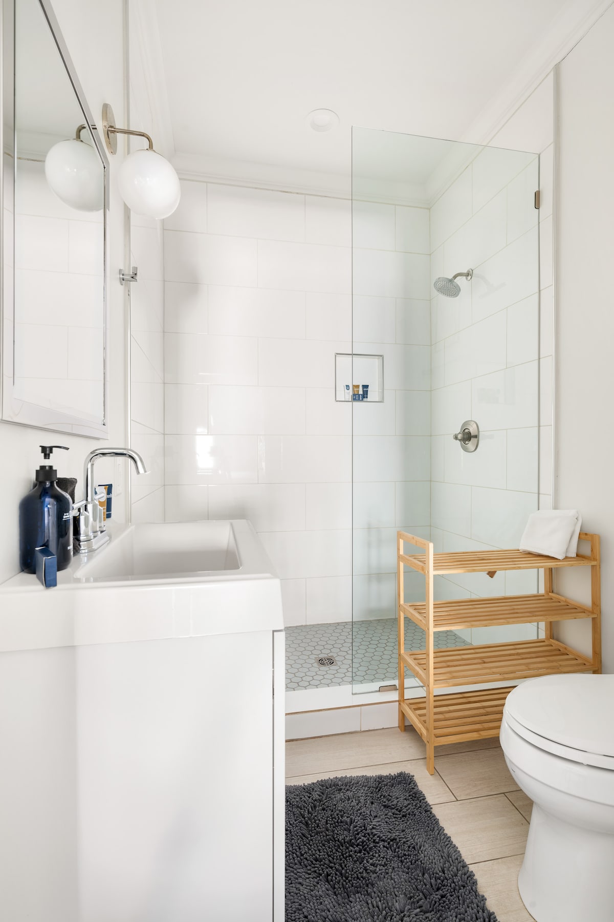 4 Blocks from King! | Maison de Jasmine Suite B image 31