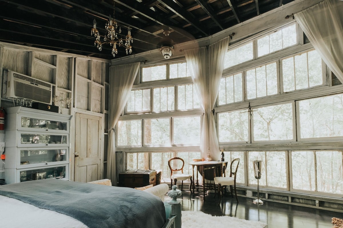 Discover Peace in Walhalla’s Award-Winning Treehouse in Walhalla, SC