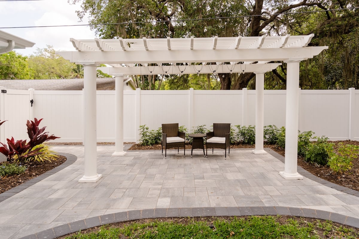 Beautiful pergola in a private fully fenced yard