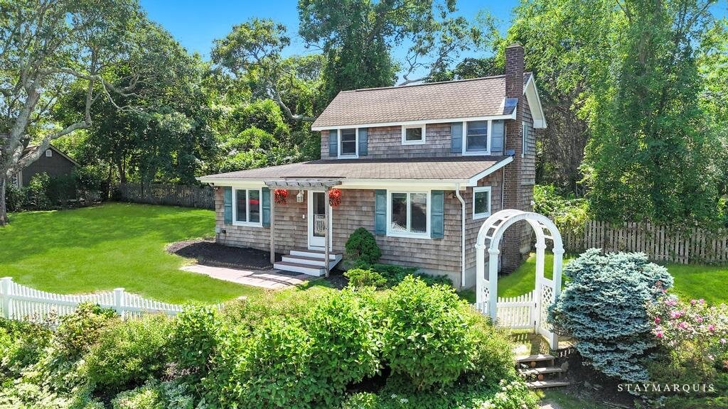 A Waterside Cottage on the North Fork in Mattituck, NY