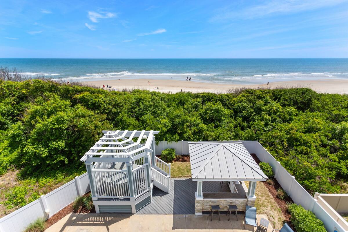 Back deck ocean views.