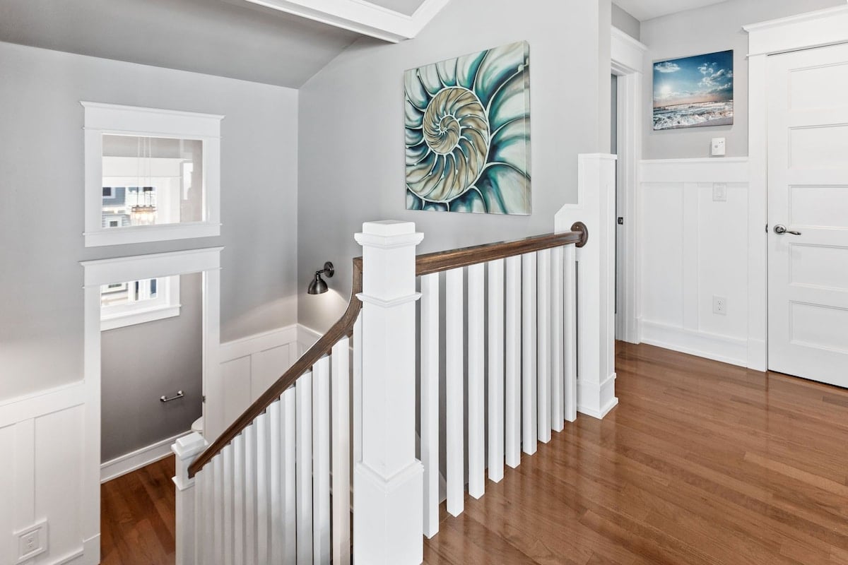 Quick pit stop? This convenient half bath keeps things flowing between beach time and relaxation.