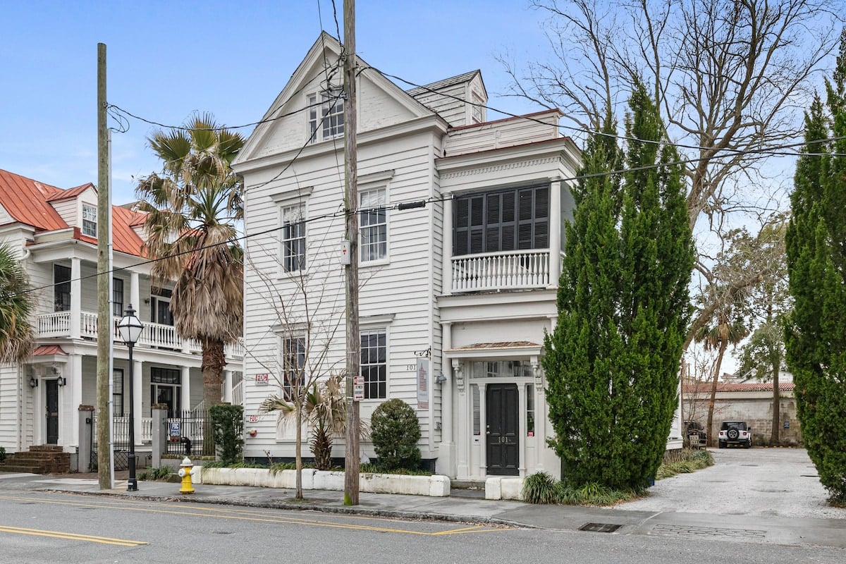 Where Southern charm meets modern design in a residence built for gathering in Charleston, SC