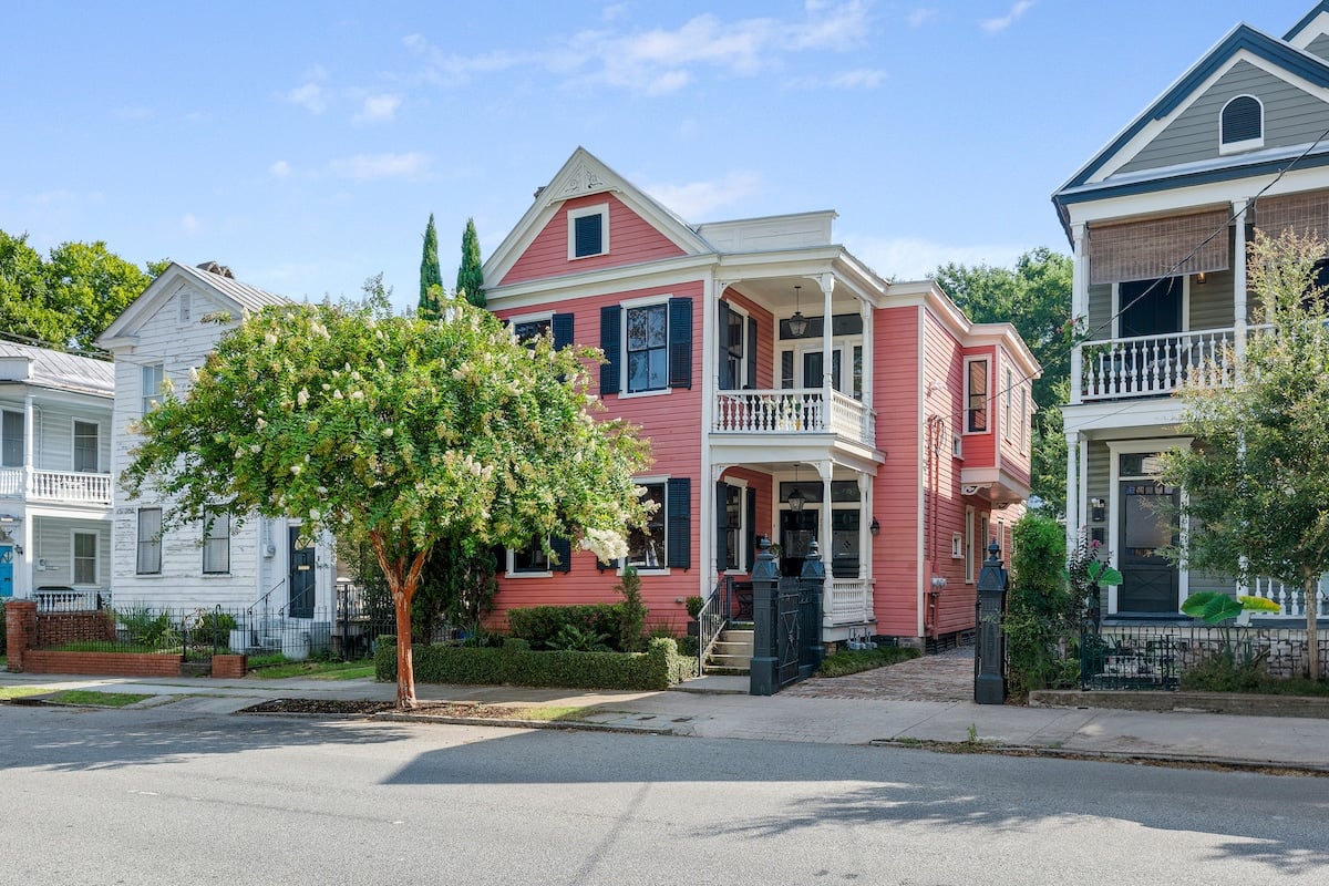 Relish in a vibrant getaway steps from top attractions in Charleston, SC