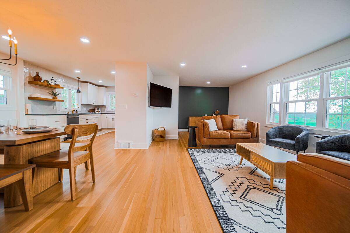 Open concept living room, kitchen, and dining room.