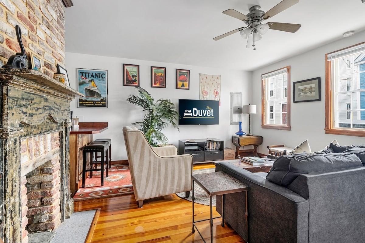 Eclectic Spring Street Getaway at Casa Verde image 7