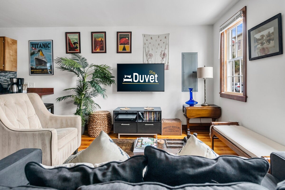 Eclectic Spring Street Getaway at Casa Verde image 8