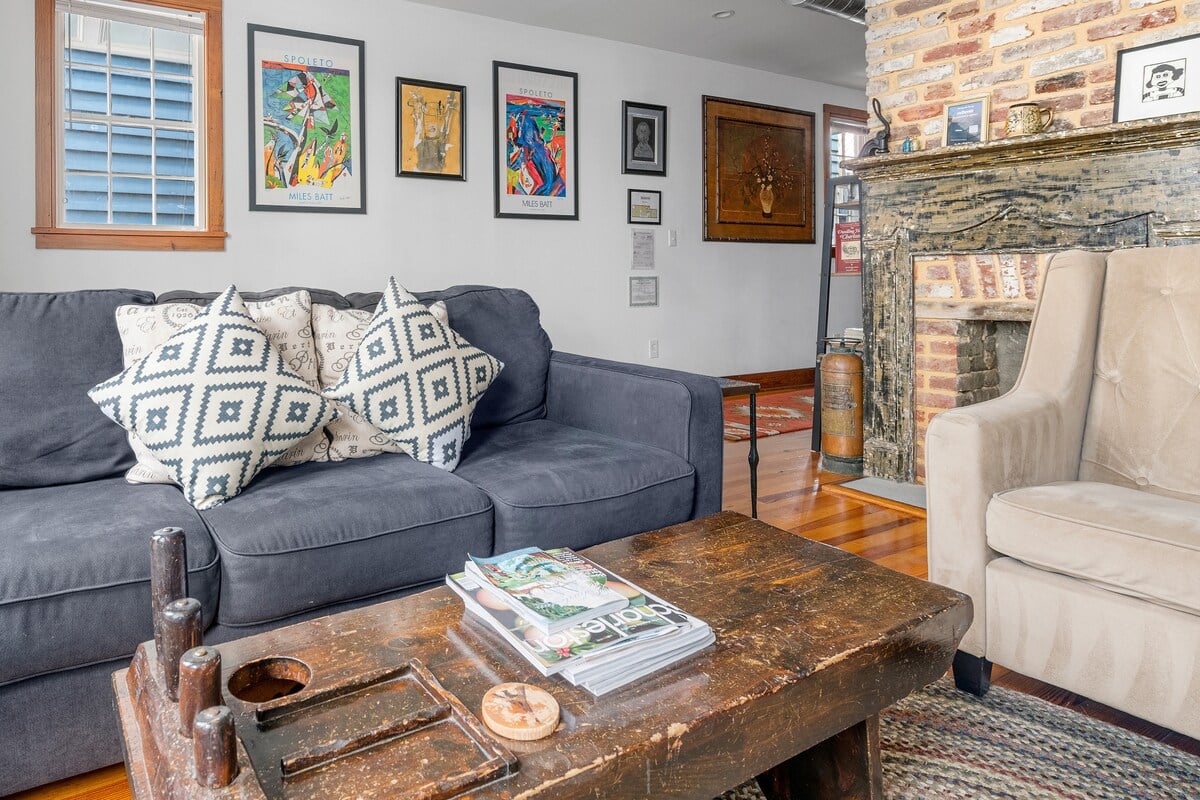Eclectic Spring Street Getaway at Casa Verde image 11