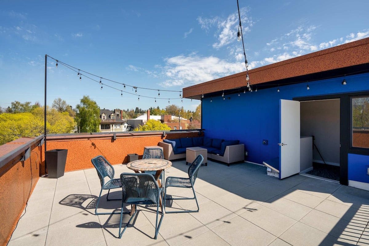 Experience elevated comfort in Portland’s Hawthorne in Portland, OR
