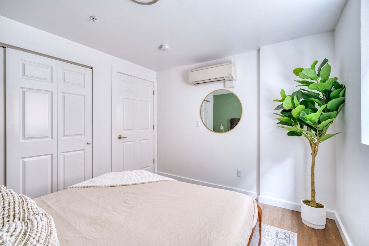 Retro Hideaway - Trendy Location - 2BR - Sleeps 4 image 13