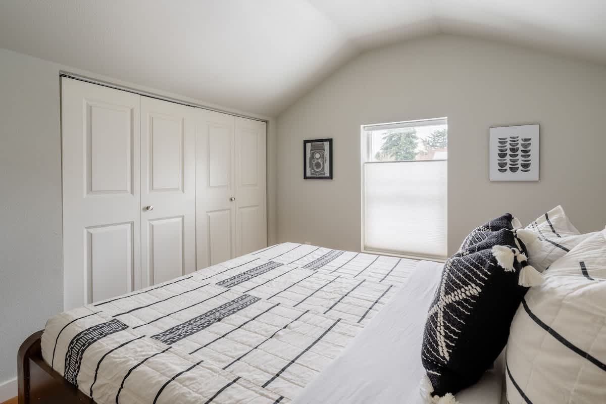 Above the city, a two-bedroom hideaway in Portland's most walkable quarter in Portland, OR