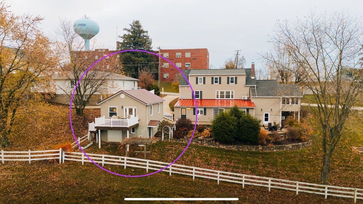 The kind of cottage that turns a weekend into a whole way of living in Sugarcreek, OH