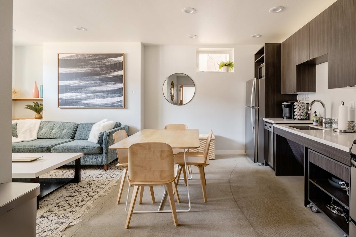 3BR • Sleeps 8 • Foodie Haven • SE Portland image 6