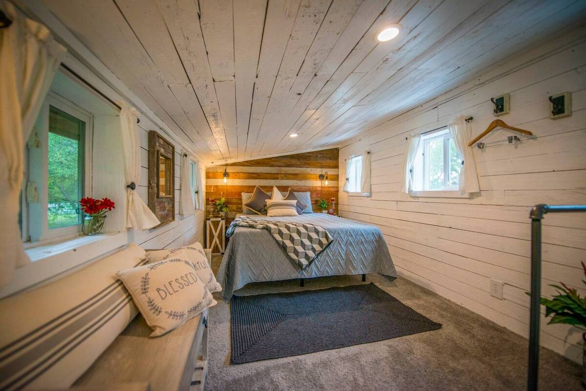 Loft bedroom.