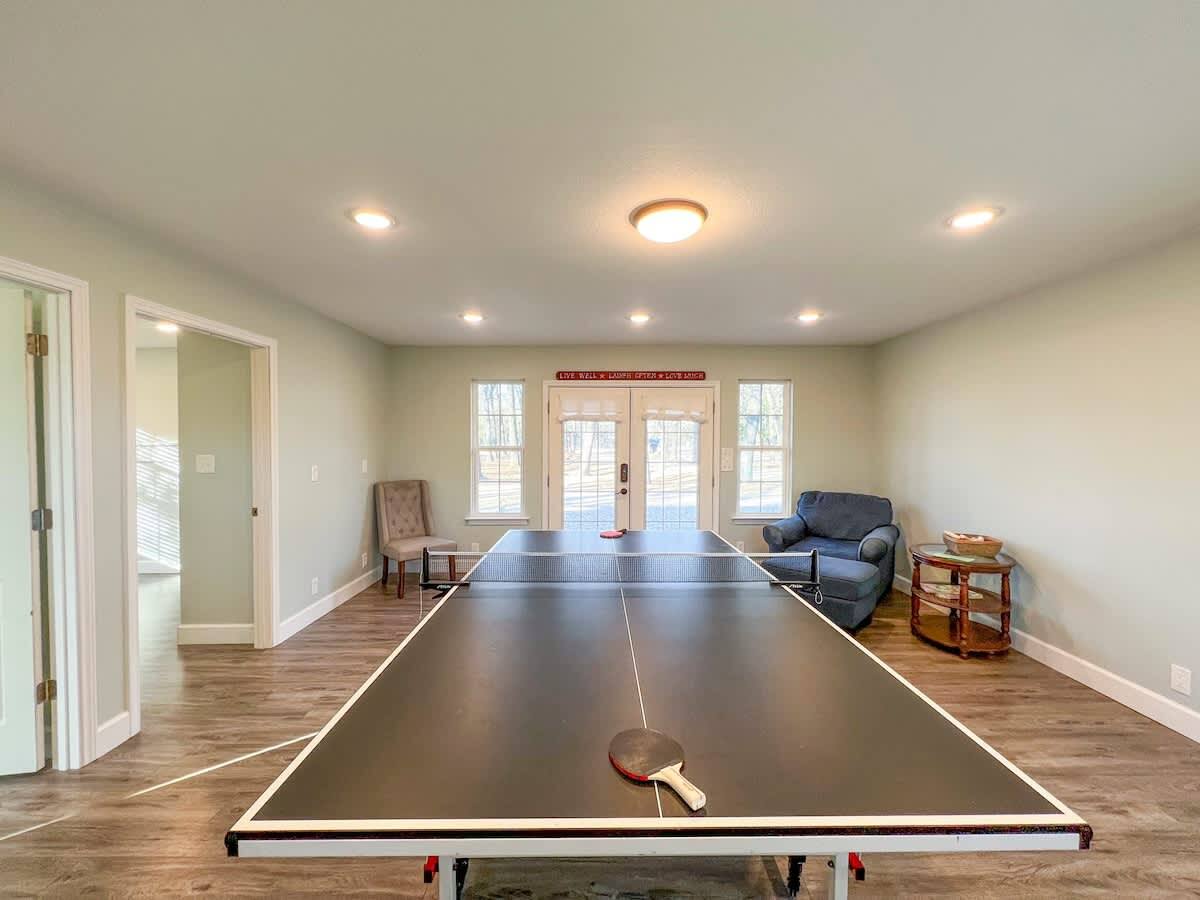 Ping pong table