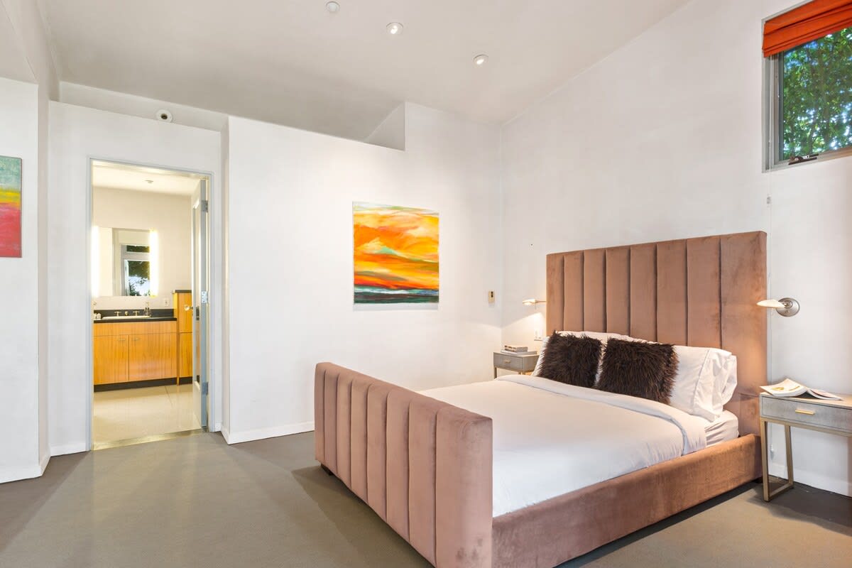Residence image 3
