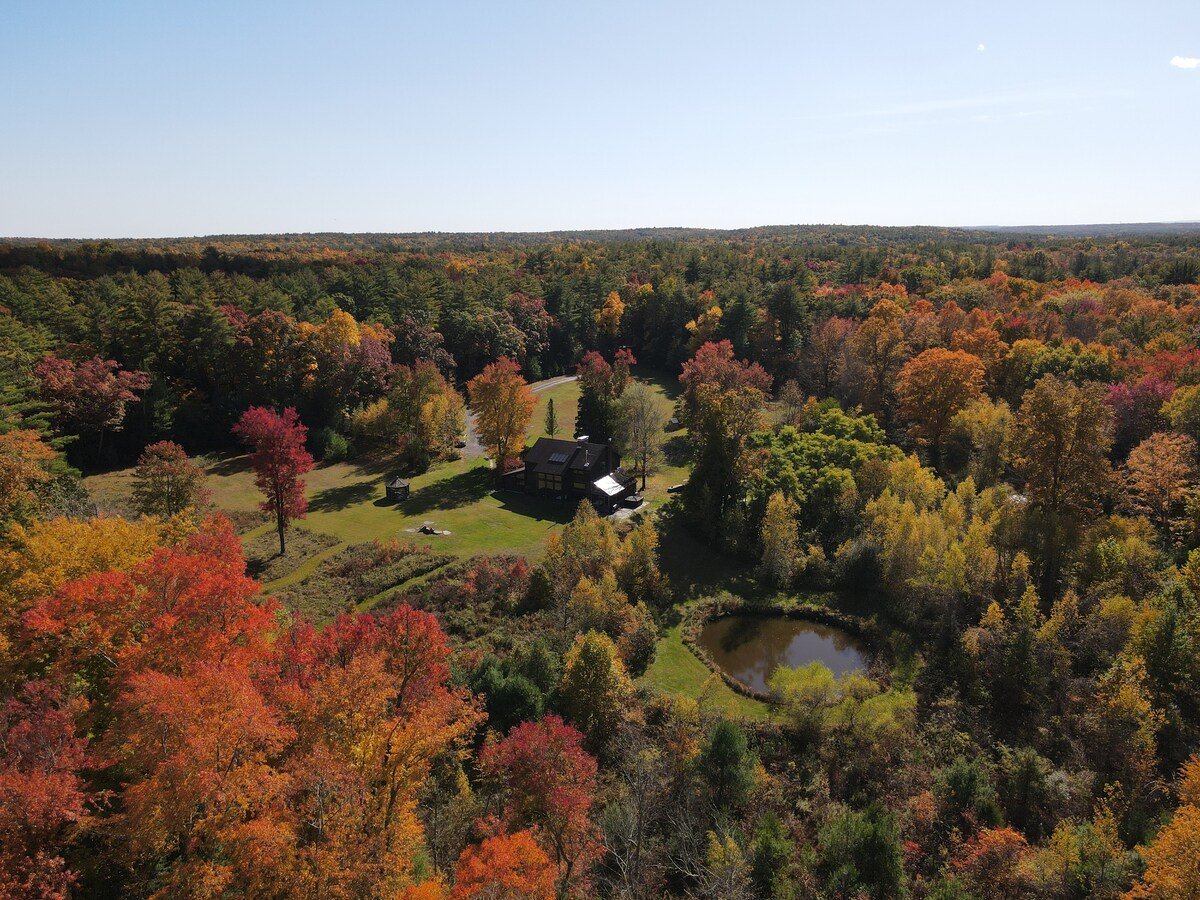 Indulge in Artistic Ambiance and Modern Comforts in Saugerties, NY