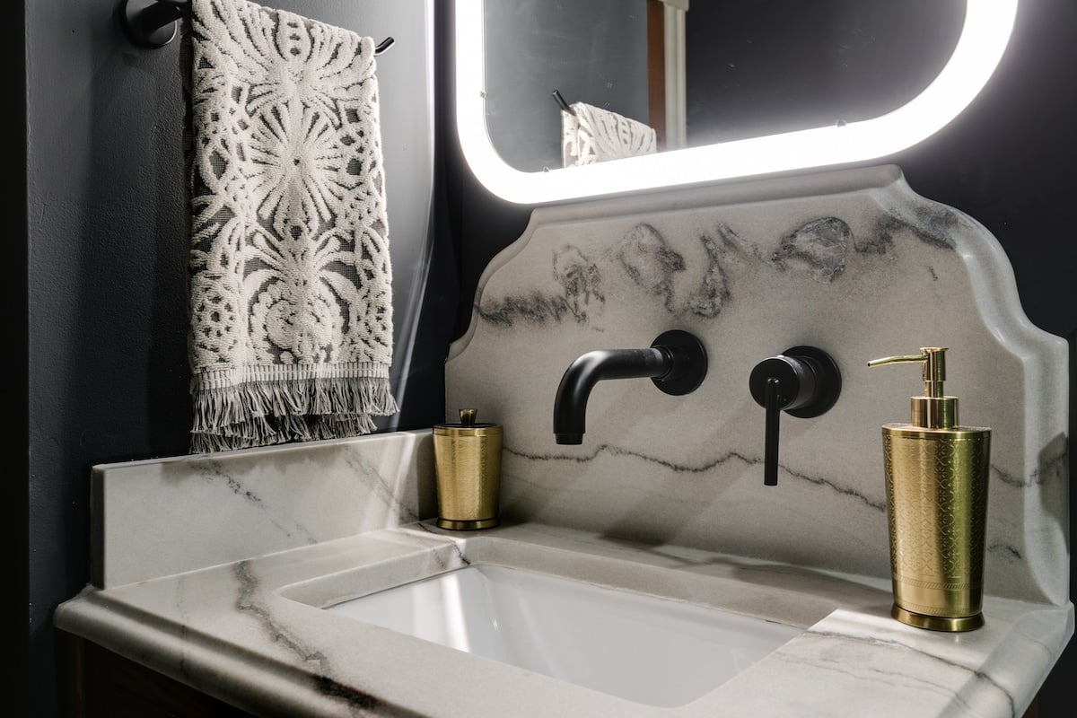 Relax and Unwind in a Stylish, Renovated Townhouse in Richmond, VA