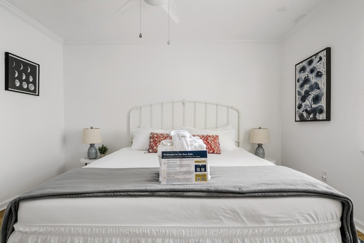 Rose Suite: Timeless Comfort only 5 Blocks to Kin image 24