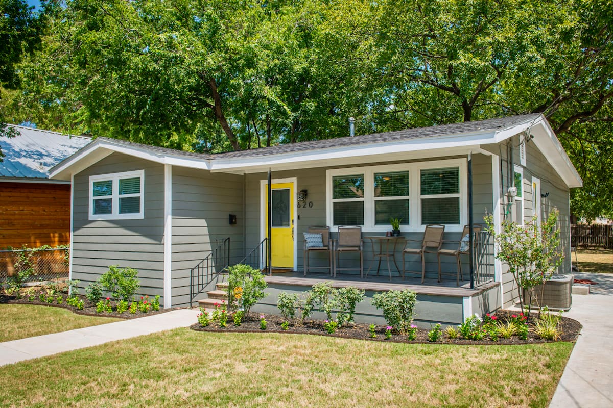"Yellow Door" Bungalow