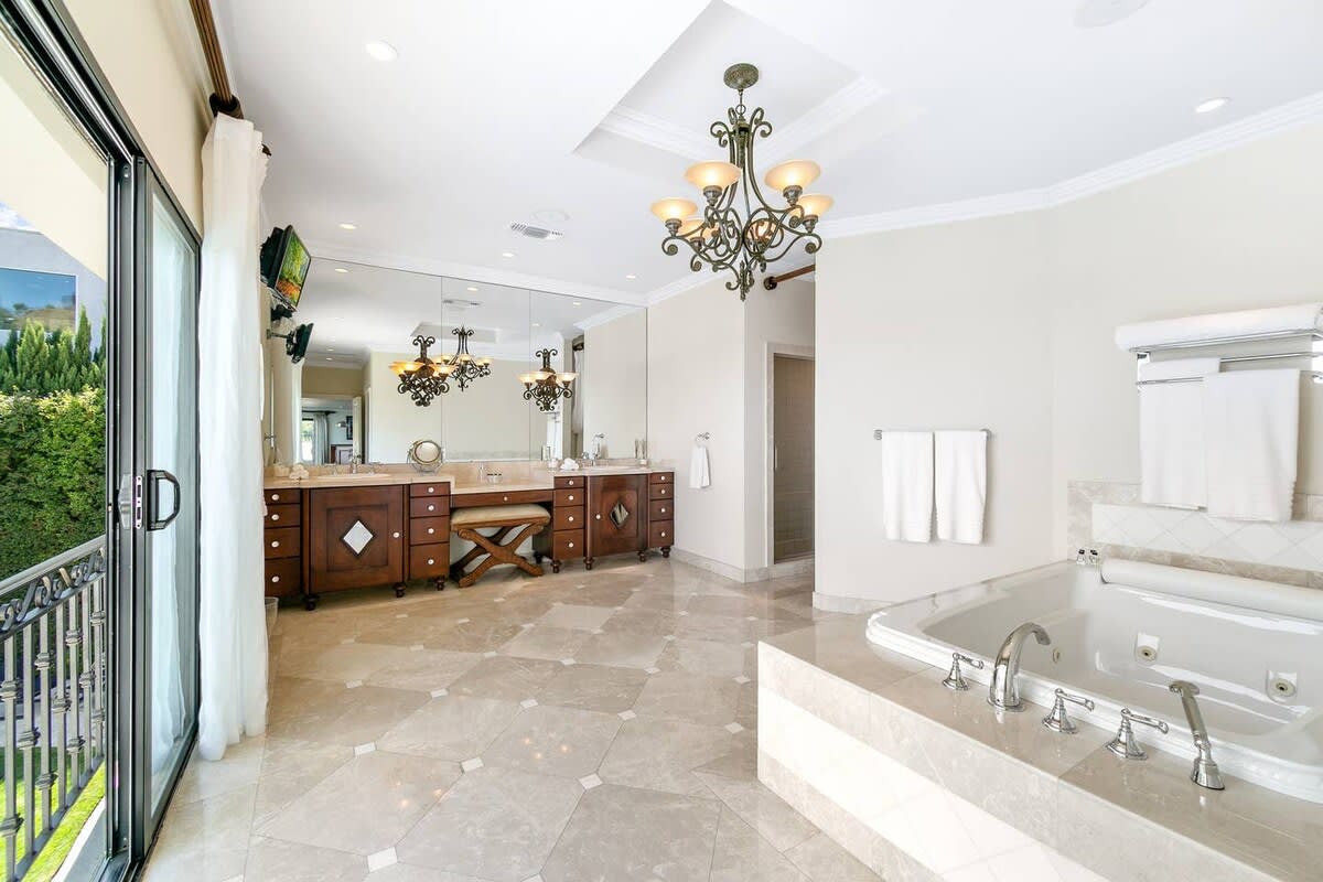 Residence image 3