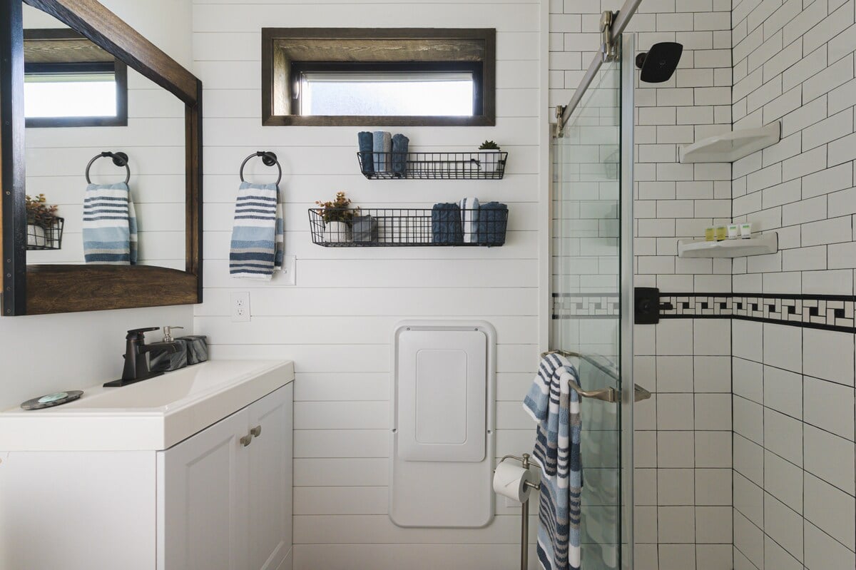 Spacious Bathroom