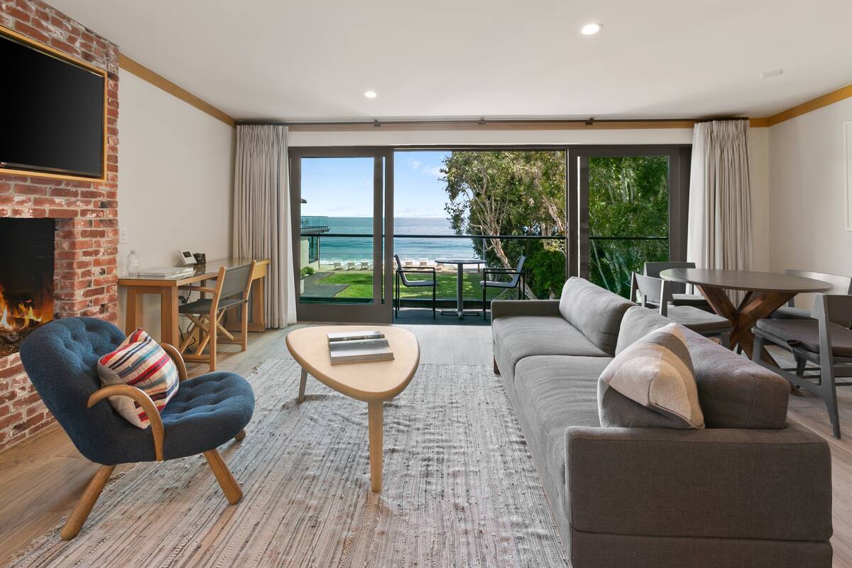 Contemporary design with an abundance of indoor and outdoor seating for all