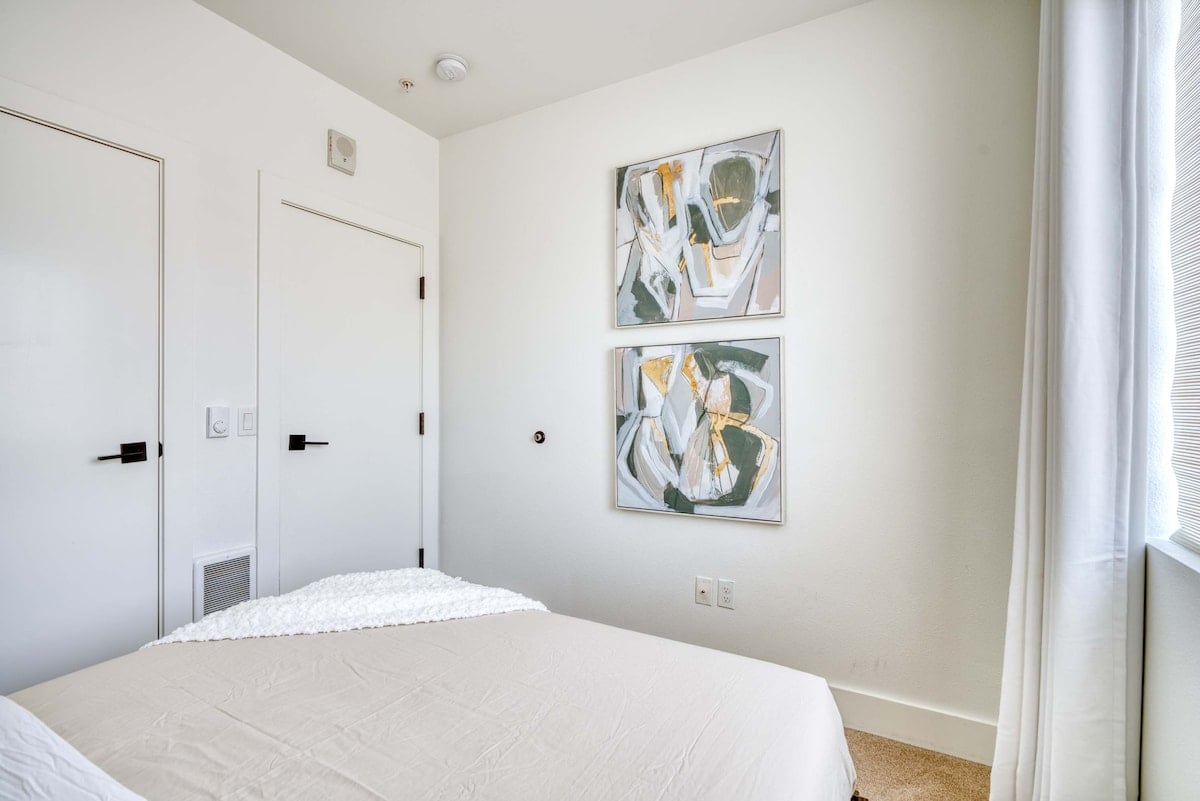 Alberta Arts - 2BR - Walk to Food, Shops, & Art image 12