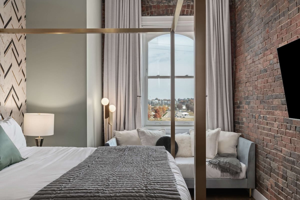 Wake up to beautiful river views from the king bed or the plush twin daybed tucked beside the oversized window.
