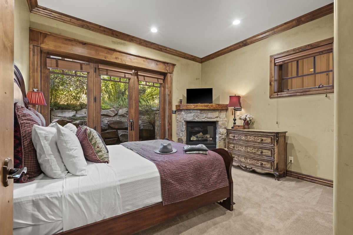 Abode at Murdoc House | Walk to the Lift & Old Town from this Luxury Custom Ski Chalet image 27