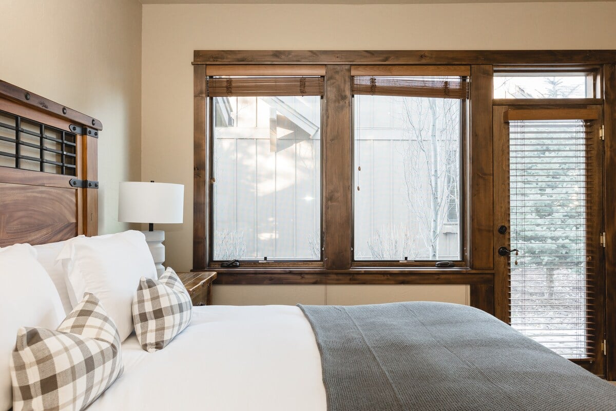 Bedroom 3 - King bed.