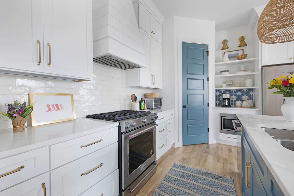 Well-Equipped Kitchen Perfect for Home-Cooked Meals
