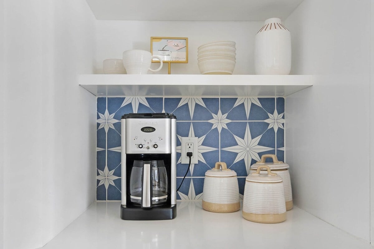 Well-Equipped Kitchen Perfect for Home-Cooked Meals