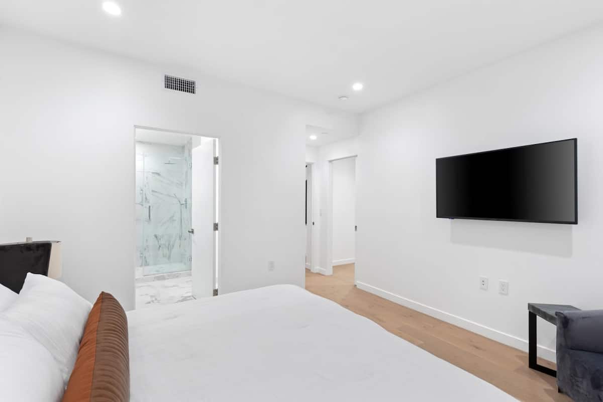 Master Bedroom with King Sized Bed