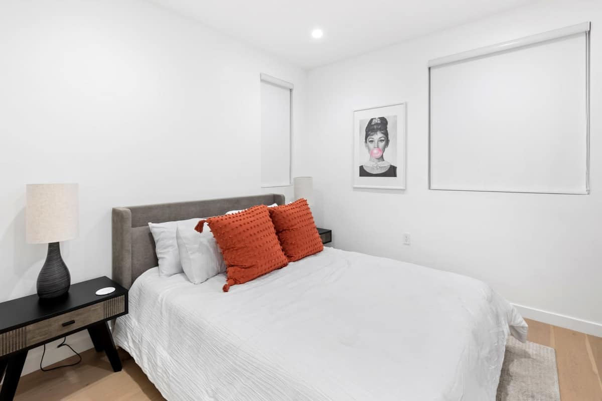 Upstairs guest bedroom