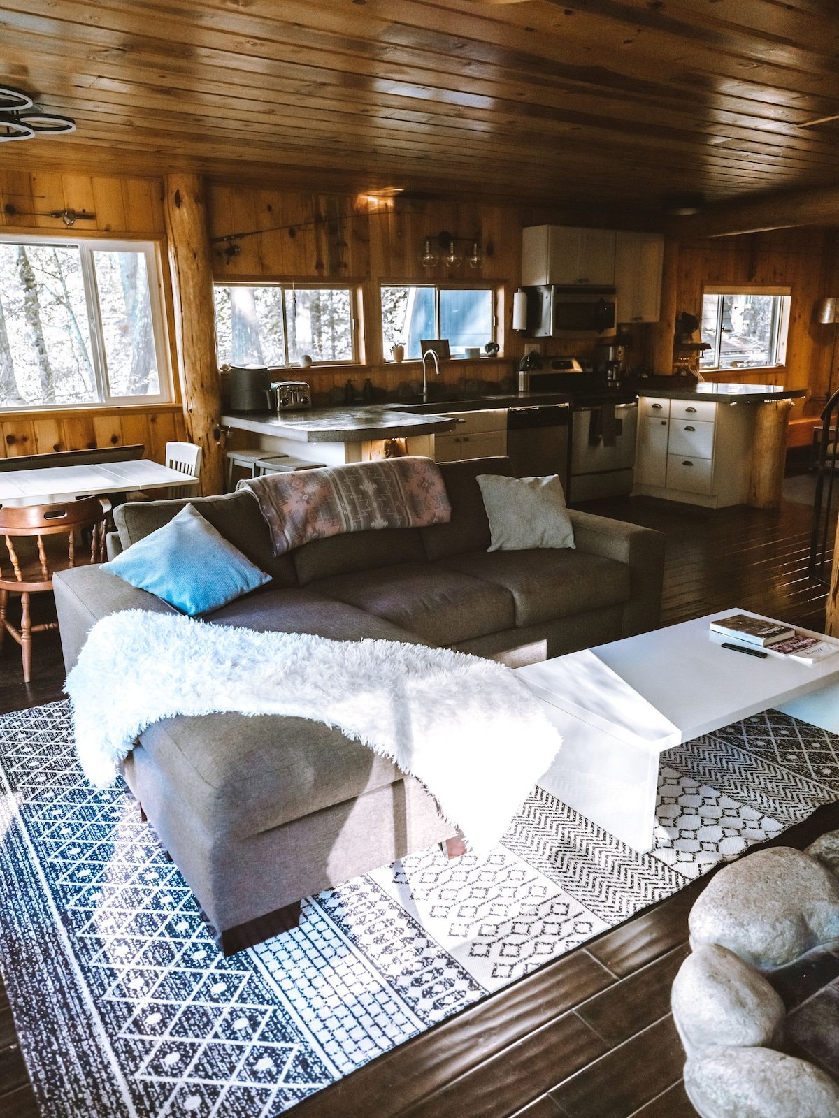 Amos Cabin - Iconic Riverfront Cabin image 14