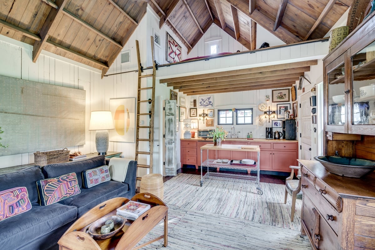 Ravinia Bungalow image 6