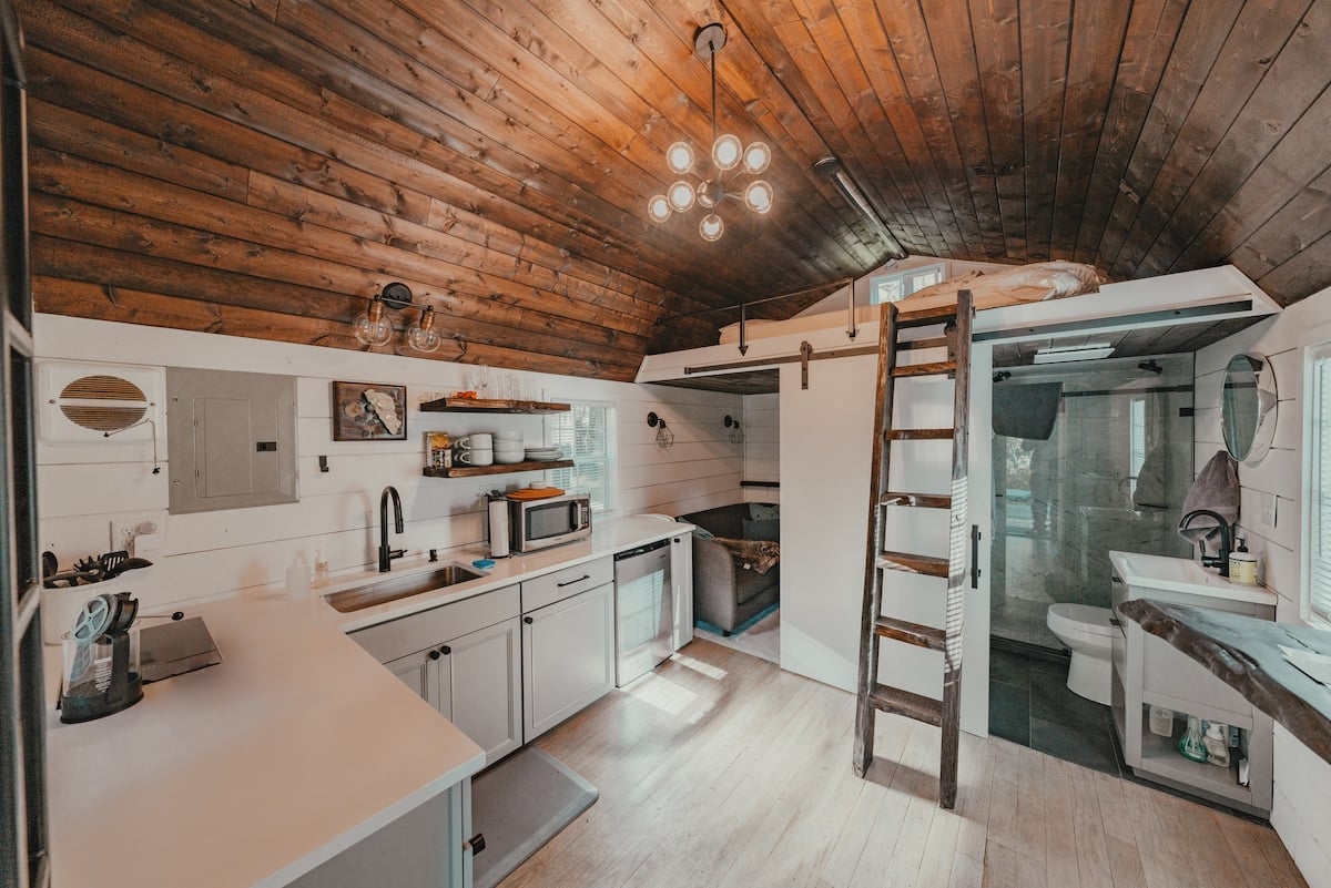 Clay Baby- luxury shed conversion on the river image 33