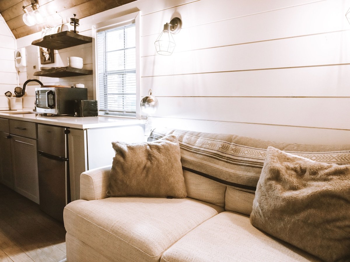 Clay Baby- luxury shed conversion on the river image 37