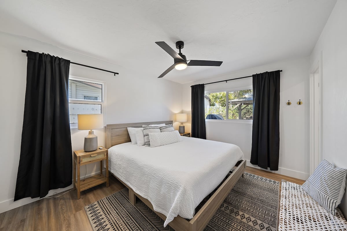 Bedroom 1 - King Bed