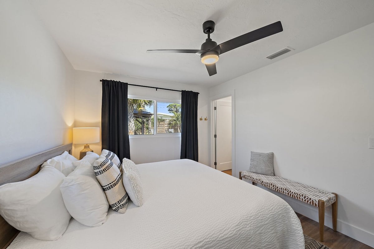 Bedroom 1 - King Bed