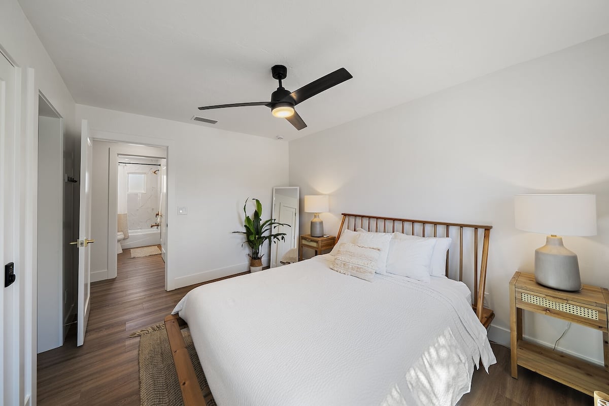 Bedroom 3 - Queen Bed
