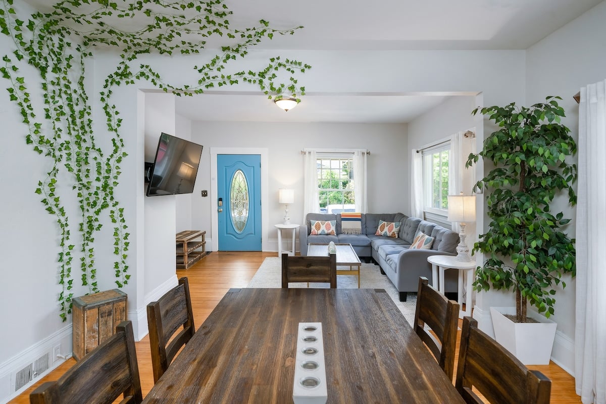 Cozy interior with a couch and dining area, ideal for board games, TV, or enjoying quality time together.