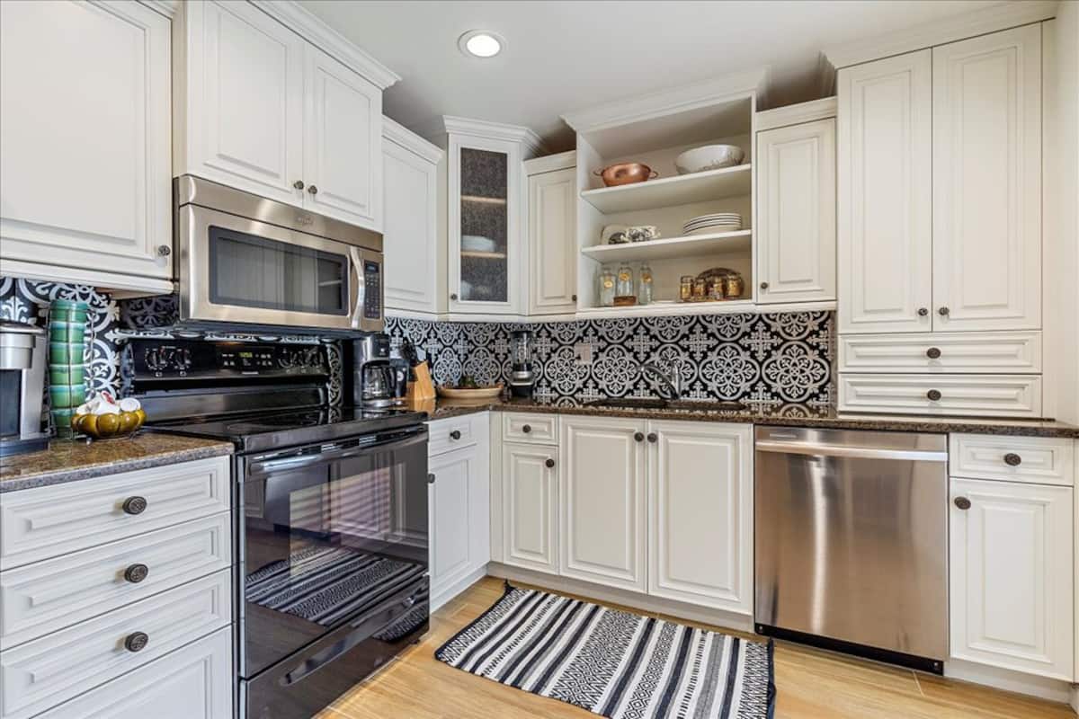 With plenty of countertop space and a dishwasher, cooking (and cleaning up) is a breeze!