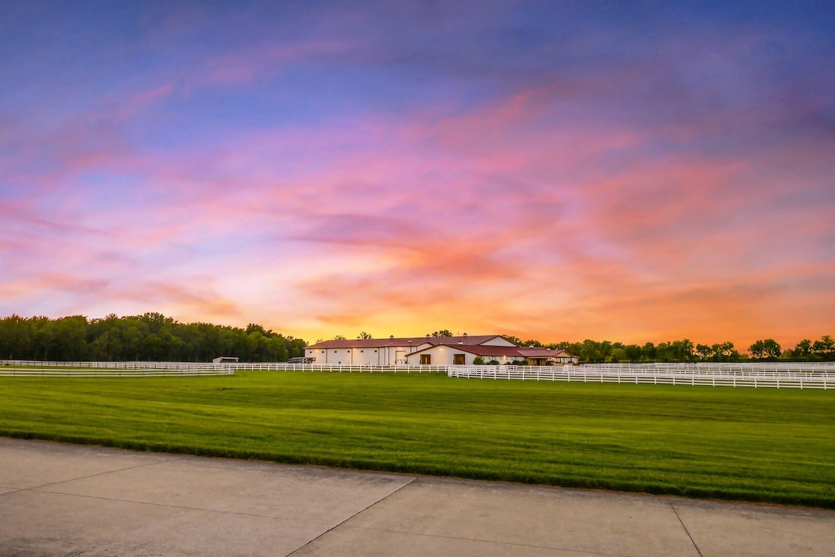 Where pasture mornings and starlit soaks set the pace in Wakarusa, IN