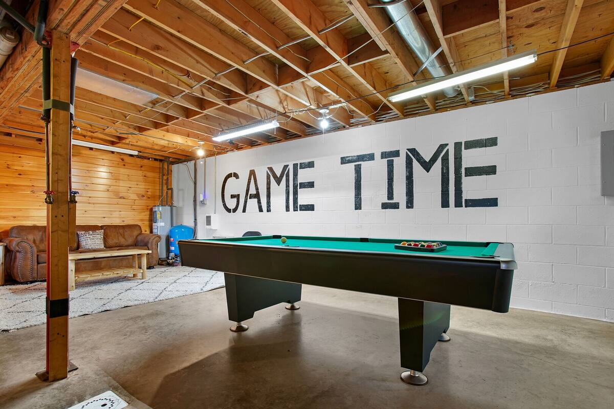 Basement pool table for evenings in!