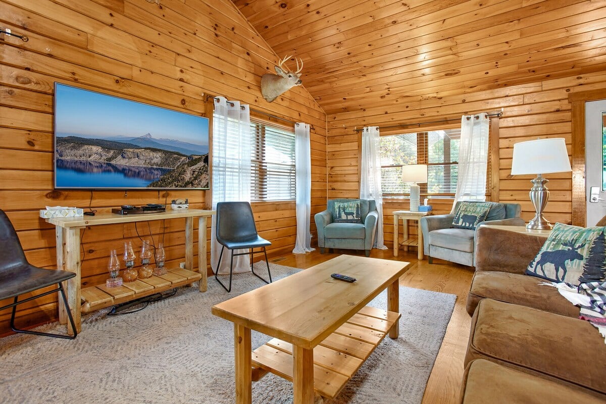 Comfortable and cozy living room space to kick up your feet and enjoy an evening in!