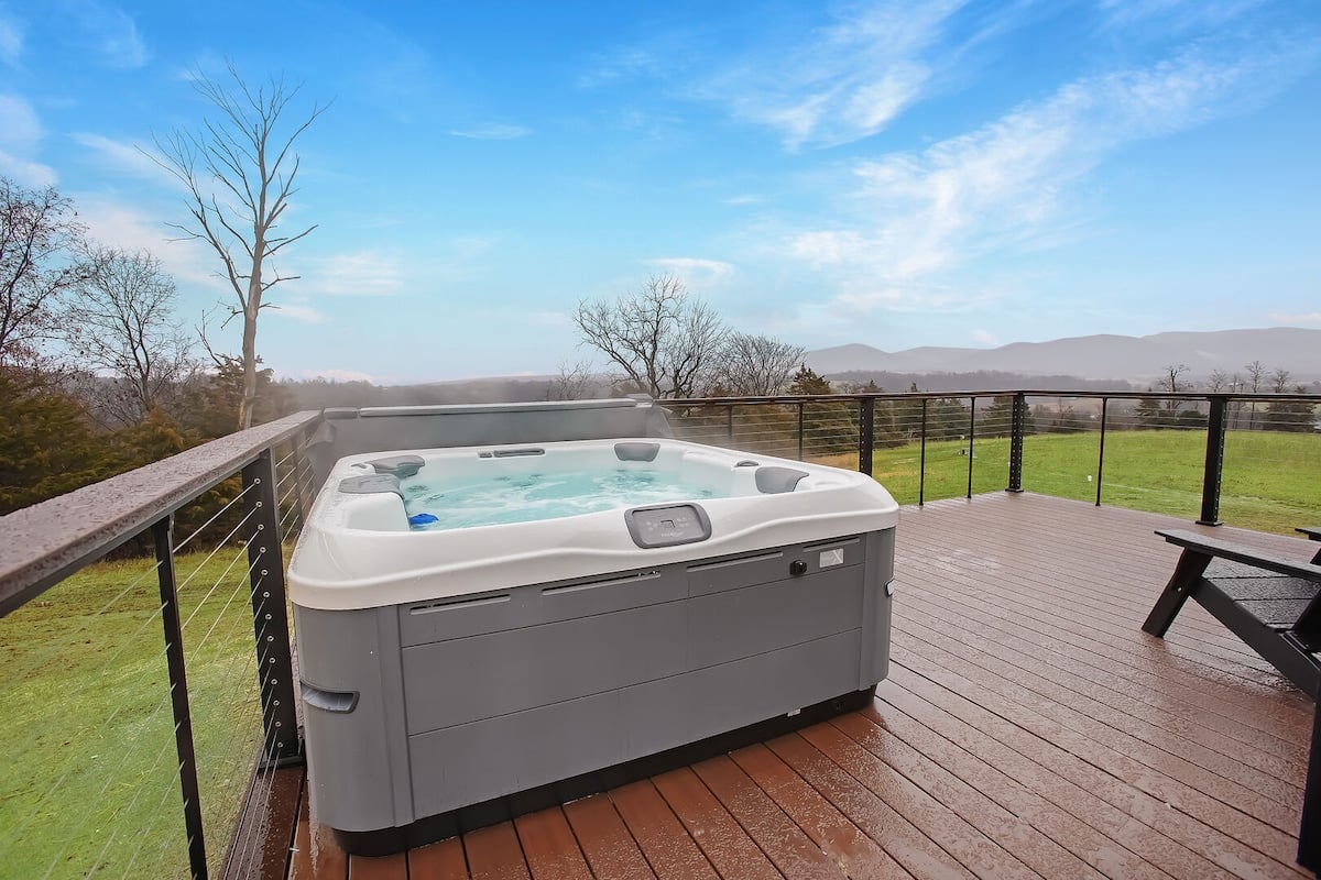 Sunsets in this hot tub are unbelievable.