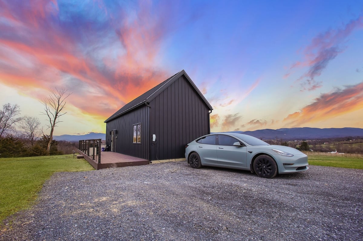 The inviting entrance to the Blue Ridge Mini Lux Retreat! Parking and driveway are gravel.