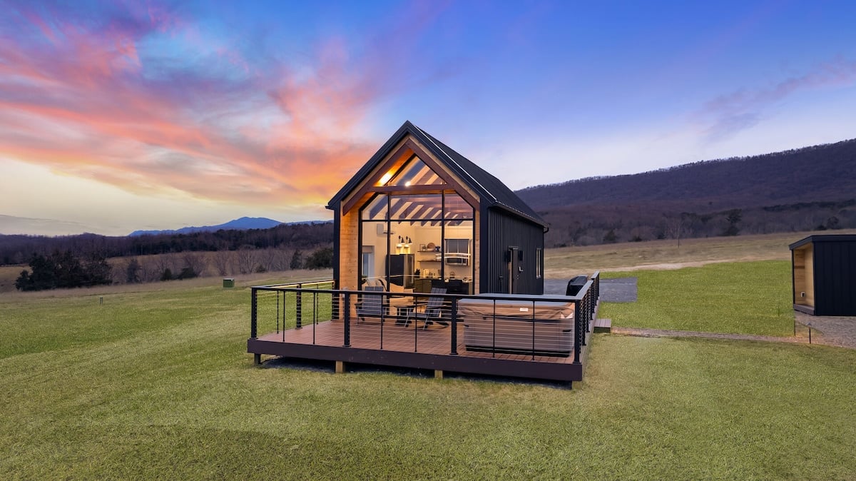 Discover tranquility in Shenandoah's luxury retreat in Shenandoah, VA